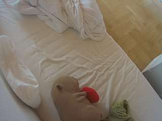 voyeurcam-julmodels-greybed-2 avatar