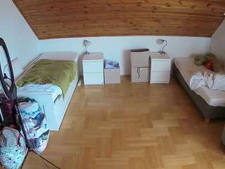 voyeurcam-julmodels-greybed-3 avatar